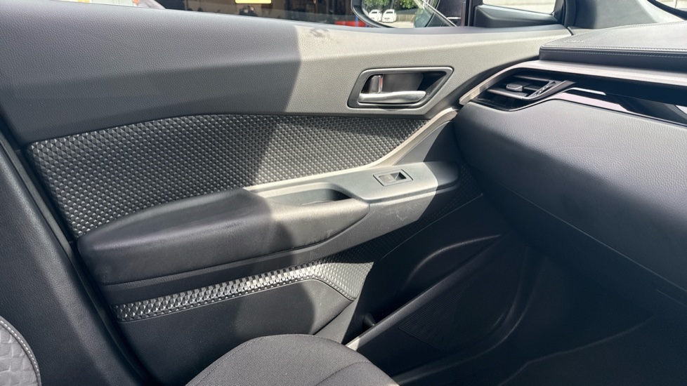Toyota C-HR 1.8 Hybrid Icon 5dr CVT Hybrid Hatchback - Image 41