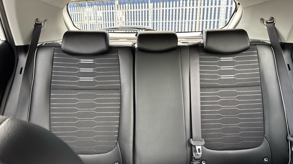 Kia Stonic 1.0T GDi 48V GT-Line 5dr Petrol Estate - Image 15