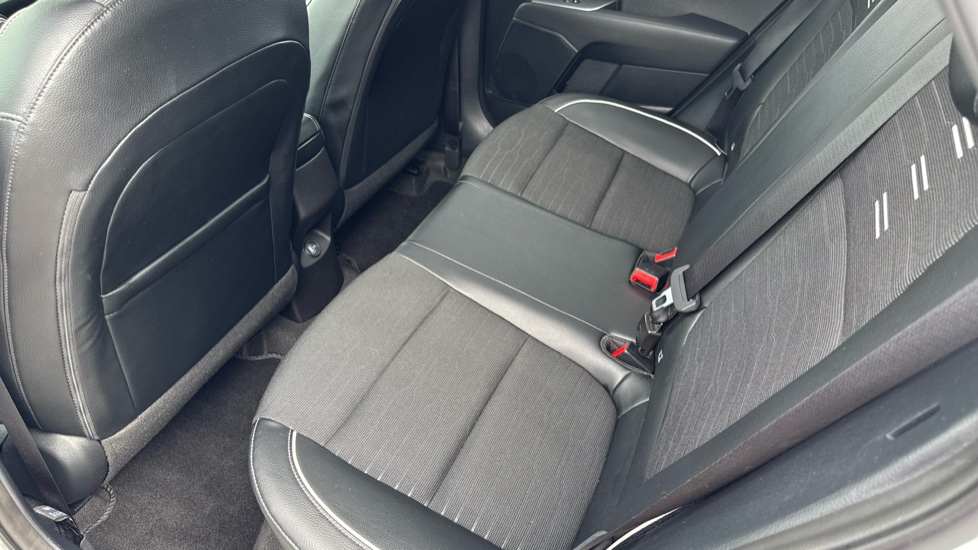 Kia Stonic 1.0T GDi 48V GT-Line 5dr Petrol Estate - Image 16