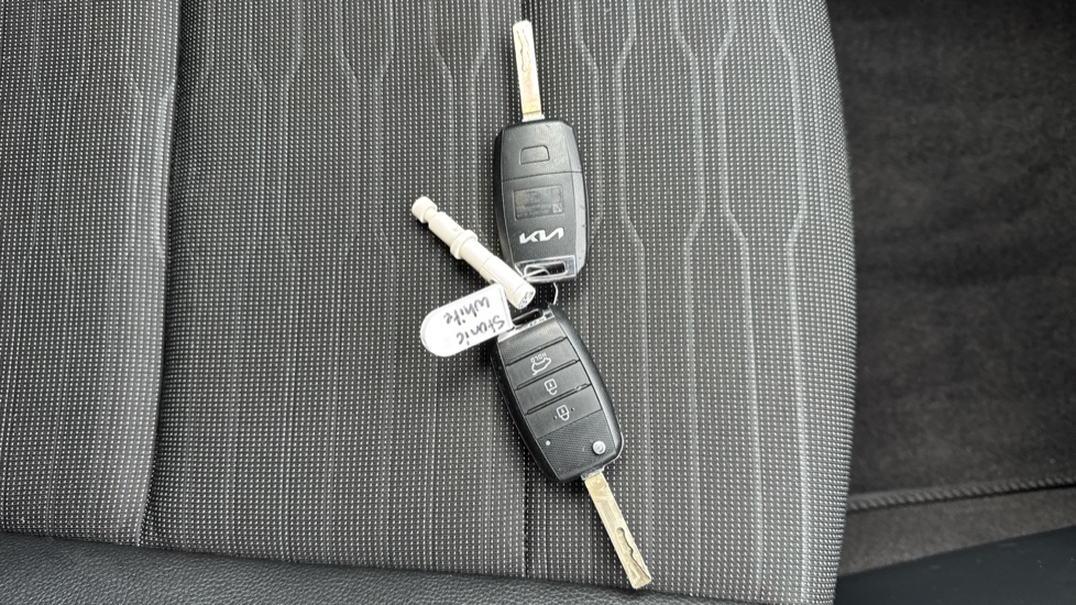 Kia Stonic 1.0T GDi 48V GT-Line 5dr Petrol Estate - Image 20