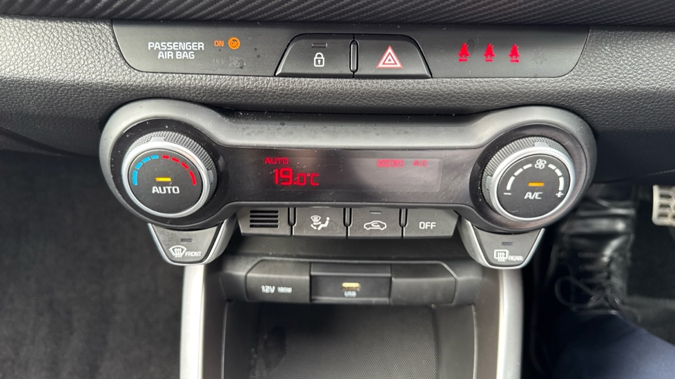 Kia Stonic 1.0T GDi 48V GT-Line 5dr Petrol Estate - Image 25