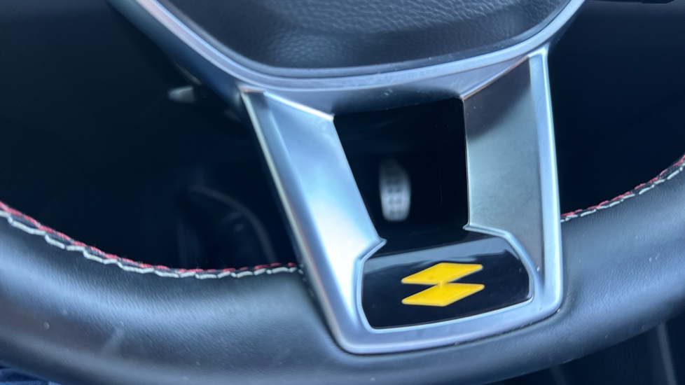 Renault Arkana 1.6 E-TECH Hybrid 145 R.S. Line 5dr Auto Hybrid Estate - Image 23