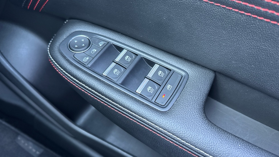 Renault Arkana 1.6 E-TECH Hybrid 145 R.S. Line 5dr Auto Hybrid Estate - Image 29