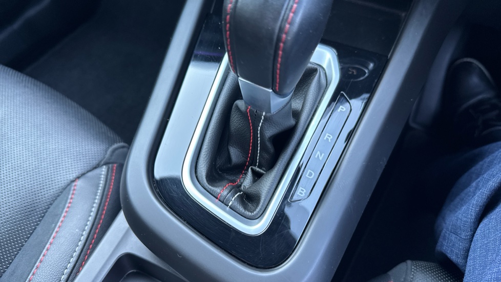 Renault Arkana 1.6 E-TECH Hybrid 145 R.S. Line 5dr Auto Hybrid Estate - Image 34