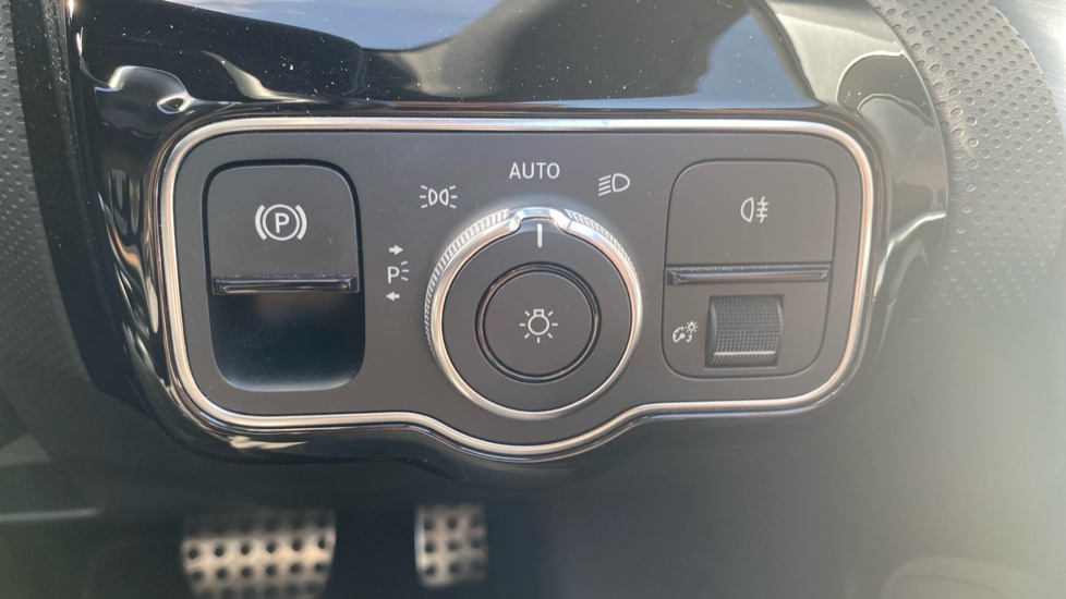 Mercedes-Benz CLA 180 AMG Line 4dr Tip Auto Petrol Saloon - Image 28