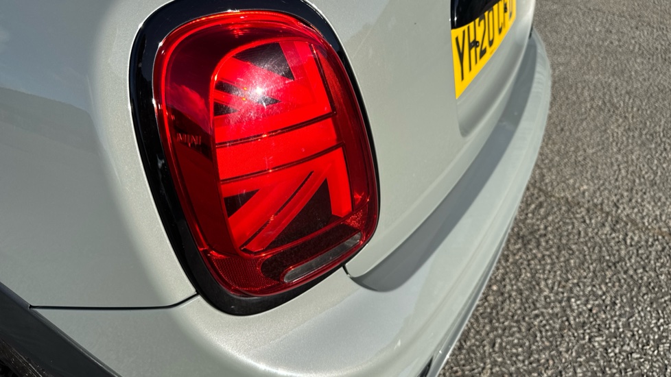 MINI Hatchback 2.0 Cooper S Sport II 5dr Auto Petrol Hatchback - Image 33