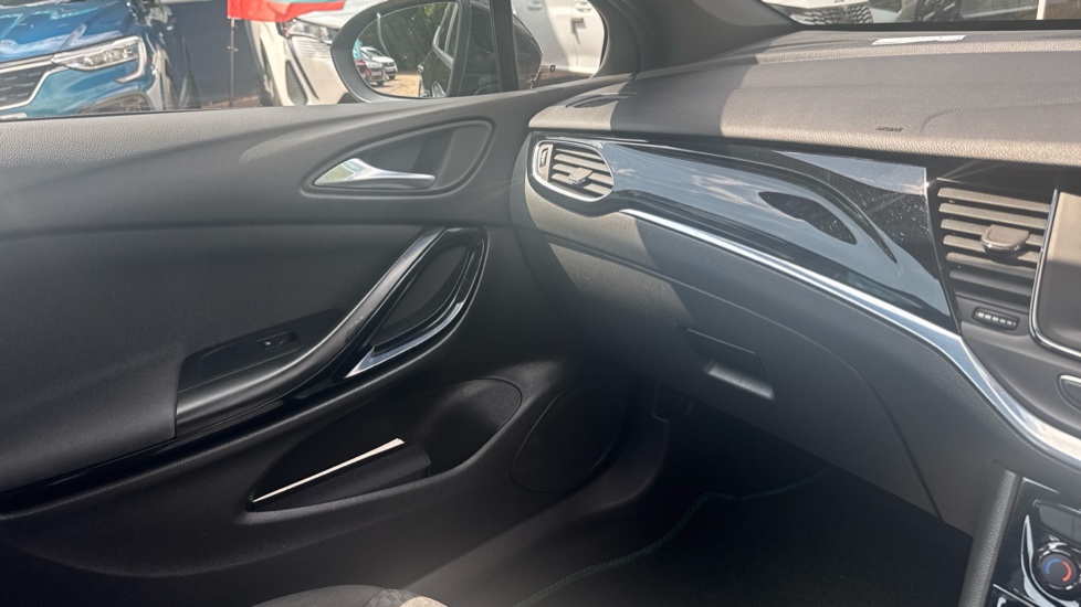 Vauxhall Astra 1.0T 12V ecoFLEX SRi 5dr Petrol Hatchback - Image 30