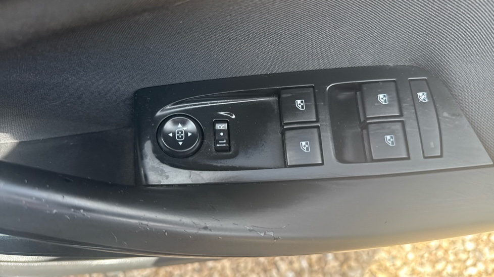 Vauxhall Astra 1.0T 12V ecoFLEX SRi 5dr Petrol Hatchback - Image 31