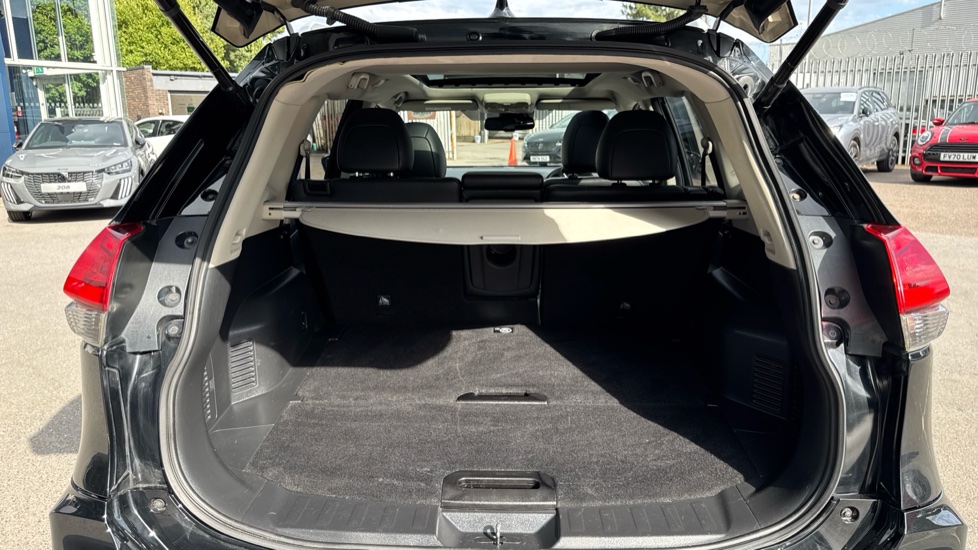 Nissan X-Trail 1.6 dCi Tekna 5dr Diesel Station Wagon - Image 4