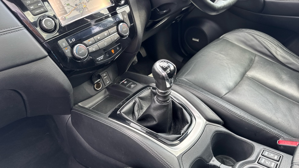 Nissan X-Trail 1.6 dCi Tekna 5dr Diesel Station Wagon - Image 13