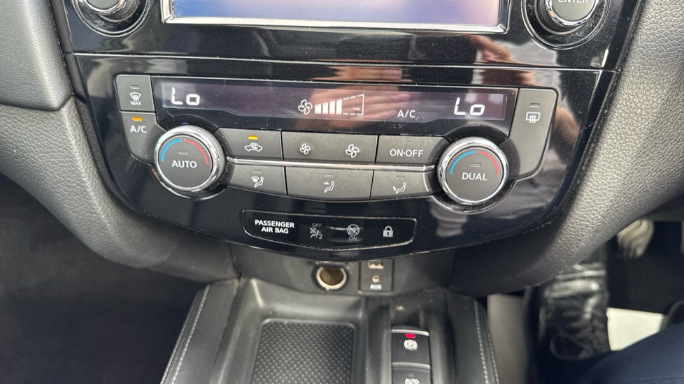 Nissan X-Trail 1.6 dCi Tekna 5dr Diesel Station Wagon - Image 24
