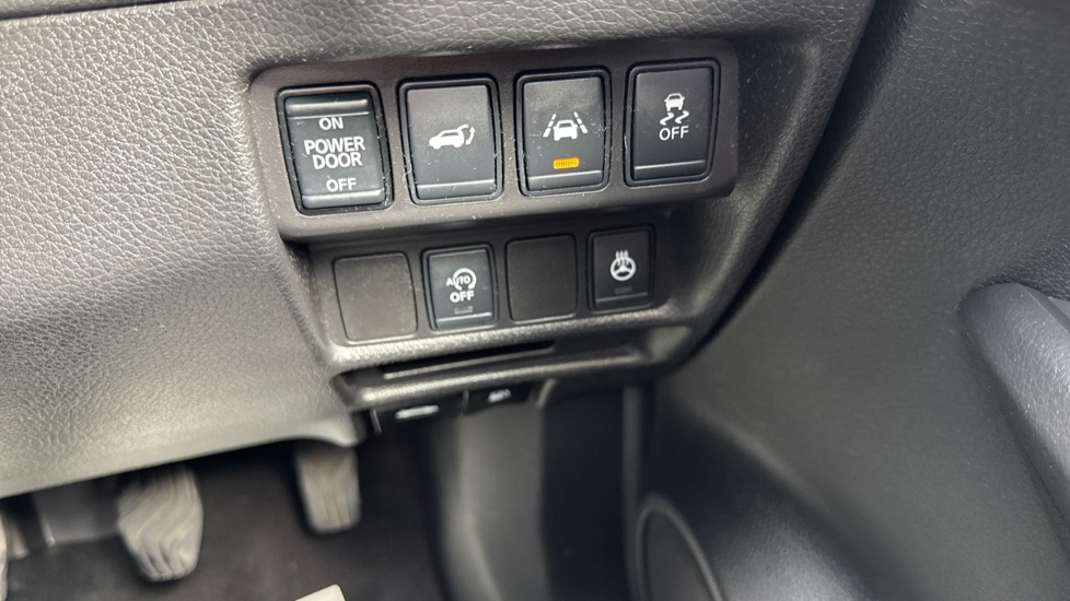 Nissan X-Trail 1.6 dCi Tekna 5dr Diesel Station Wagon - Image 30