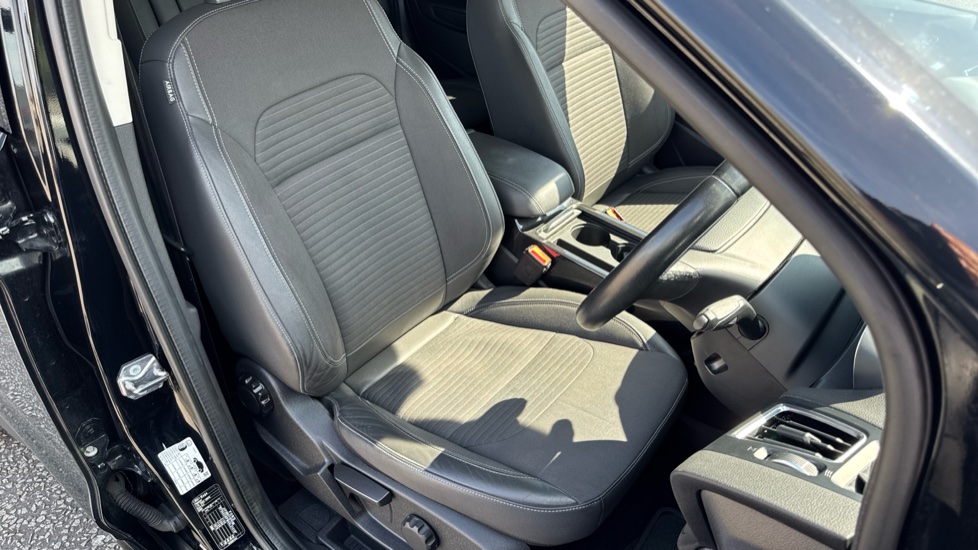 Ford Kuga 1.5 TDCi Titanium Edition 5dr 2WD Diesel Estate - Image 30