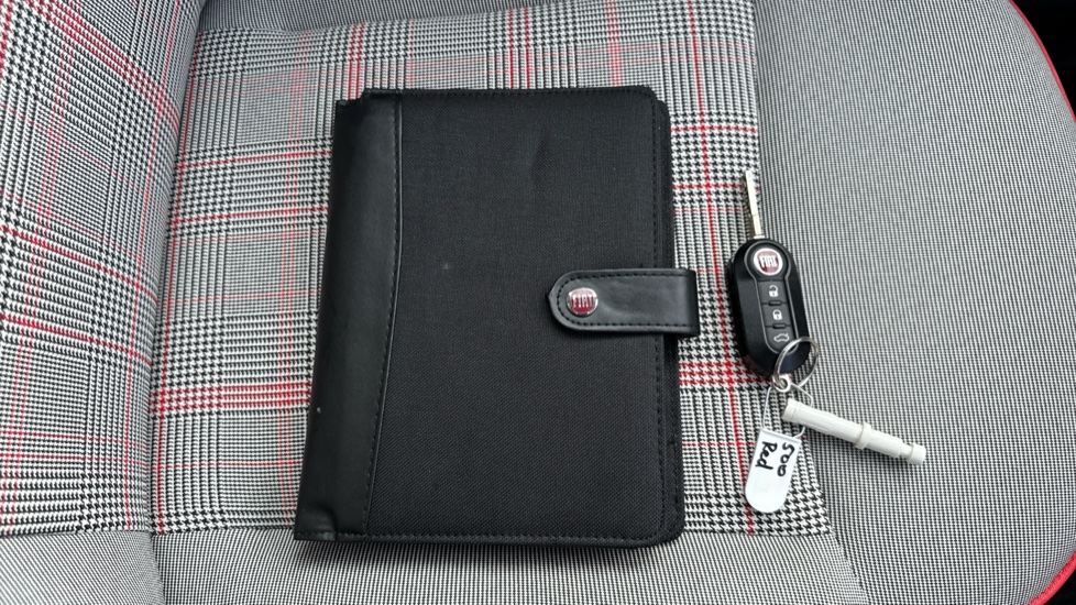 Fiat 500 0.9 TwinAir Lounge 3dr Dualogic Petrol Hatchback - Image 19