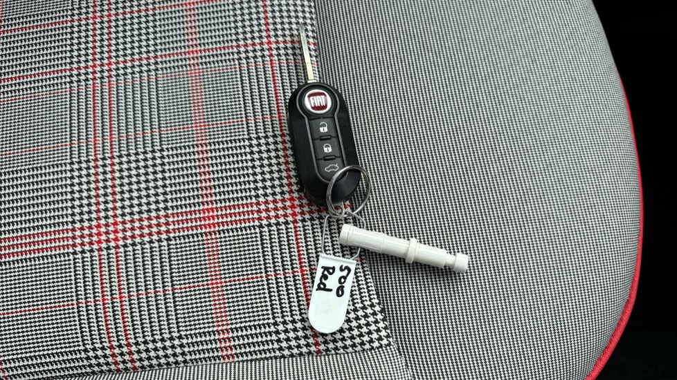 Fiat 500 0.9 TwinAir Lounge 3dr Dualogic Petrol Hatchback - Image 20