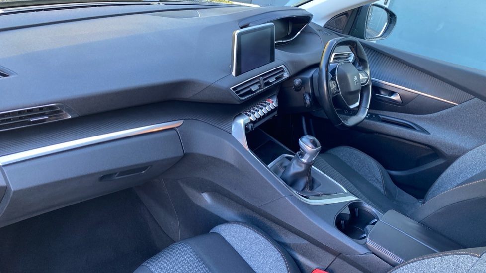 Peugeot 3008 1.2 PureTech Active 5dr Petrol Estate - Image 9