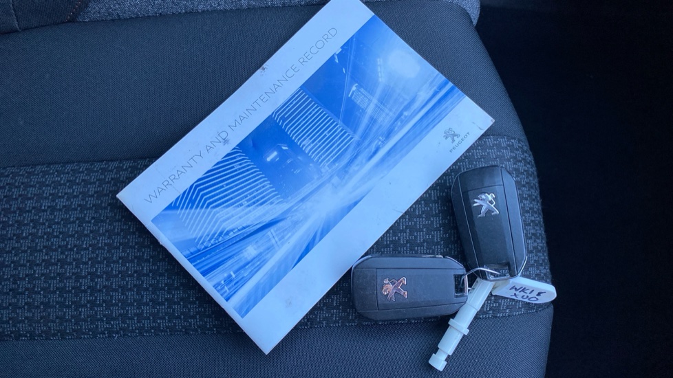 Peugeot 3008 1.2 PureTech Active 5dr Petrol Estate - Image 19