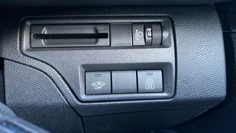 Peugeot 3008 1.2 PureTech Active 5dr Petrol Estate - Image 29