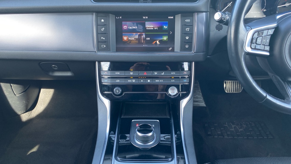 Jaguar XF 2.0d [180] R-Sport 5dr Auto Diesel Estate - Image 14