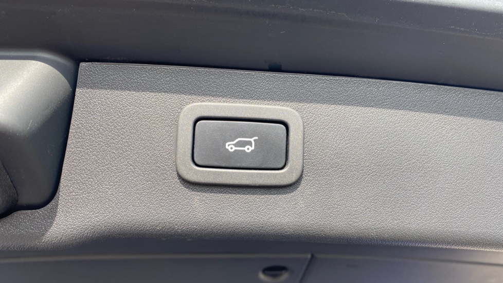 Jaguar XF 2.0d [180] R-Sport 5dr Auto Diesel Estate - Image 32