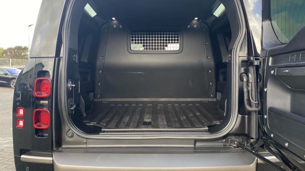 Land Rover Defender 90 Diesel 3.0 D250 Hard Top X-Dynamic HSE Auto [3 Seat] - Image 10