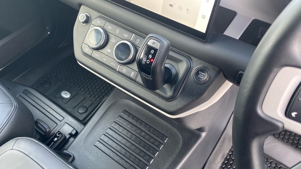 Land Rover Defender 90 Diesel 3.0 D250 Hard Top X-Dynamic HSE Auto [3 Seat] - Image 13