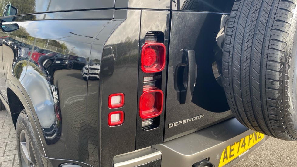 Land Rover Defender 90 Diesel 3.0 D250 Hard Top X-Dynamic HSE Auto [3 Seat] - Image 19