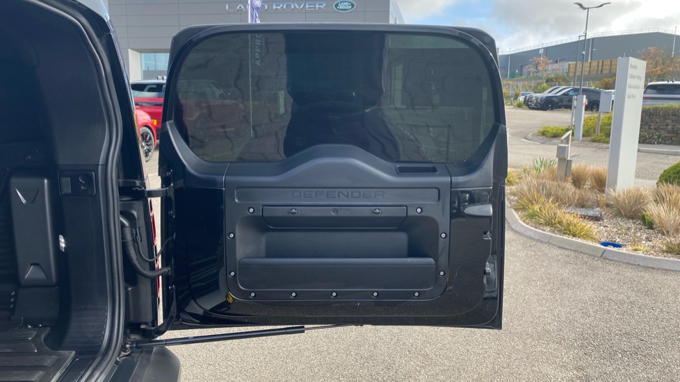 Land Rover Defender 90 Diesel 3.0 D250 Hard Top X-Dynamic HSE Auto [3 Seat] - Image 33