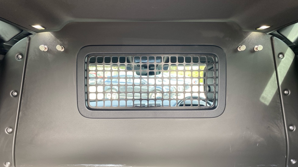 Land Rover Defender 90 Diesel 3.0 D250 Hard Top X-Dynamic HSE Auto [3 Seat] - Image 35
