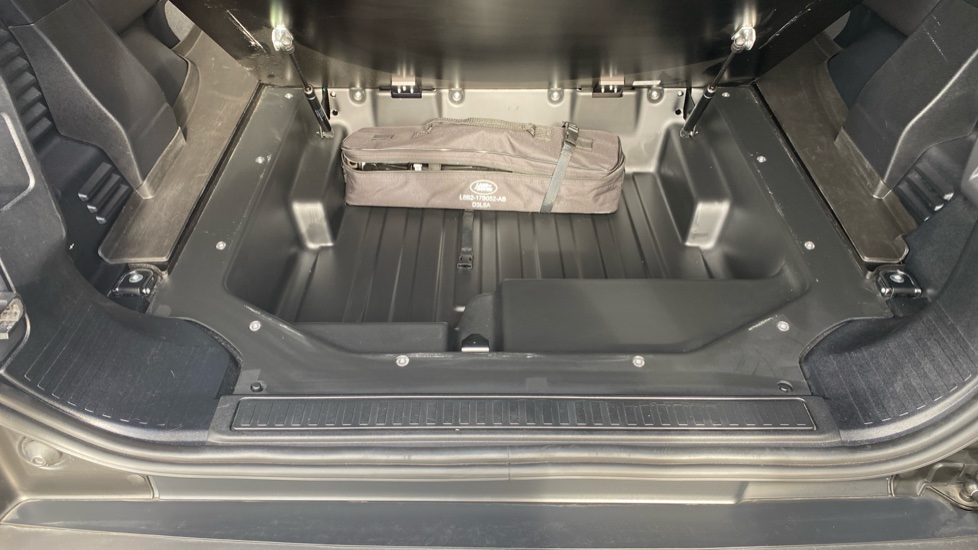 Land Rover Defender 90 Diesel 3.0 D250 Hard Top X-Dynamic HSE Auto [3 Seat] - Image 36