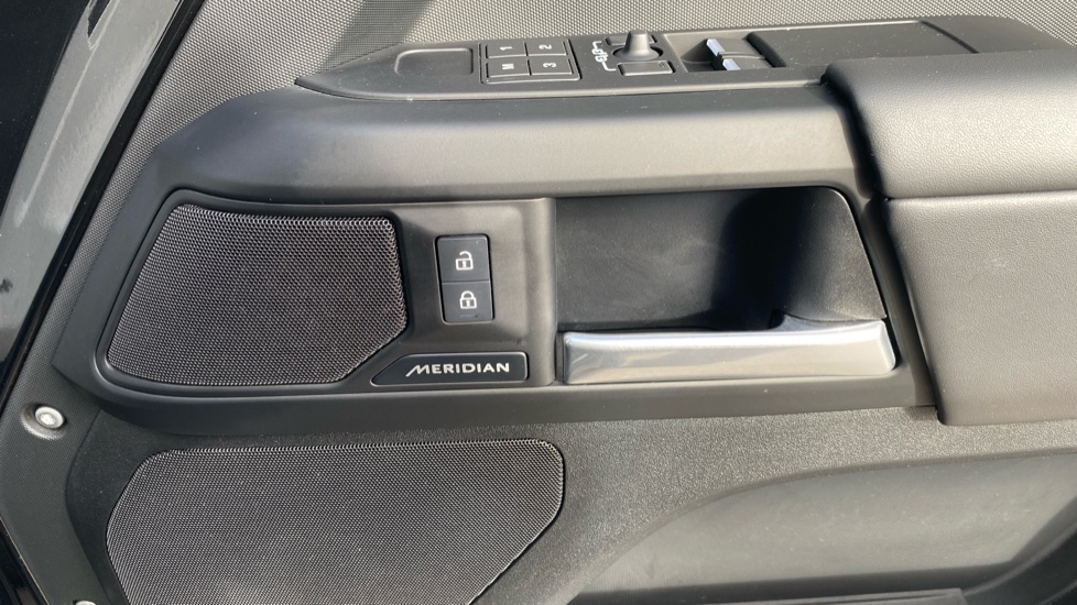 Land Rover Defender 90 Diesel 3.0 D250 Hard Top X-Dynamic HSE Auto [3 Seat] - Image 39