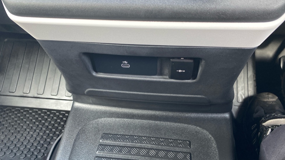 Land Rover Defender 90 Diesel 3.0 D250 Hard Top X-Dynamic HSE Auto [3 Seat] - Image 44
