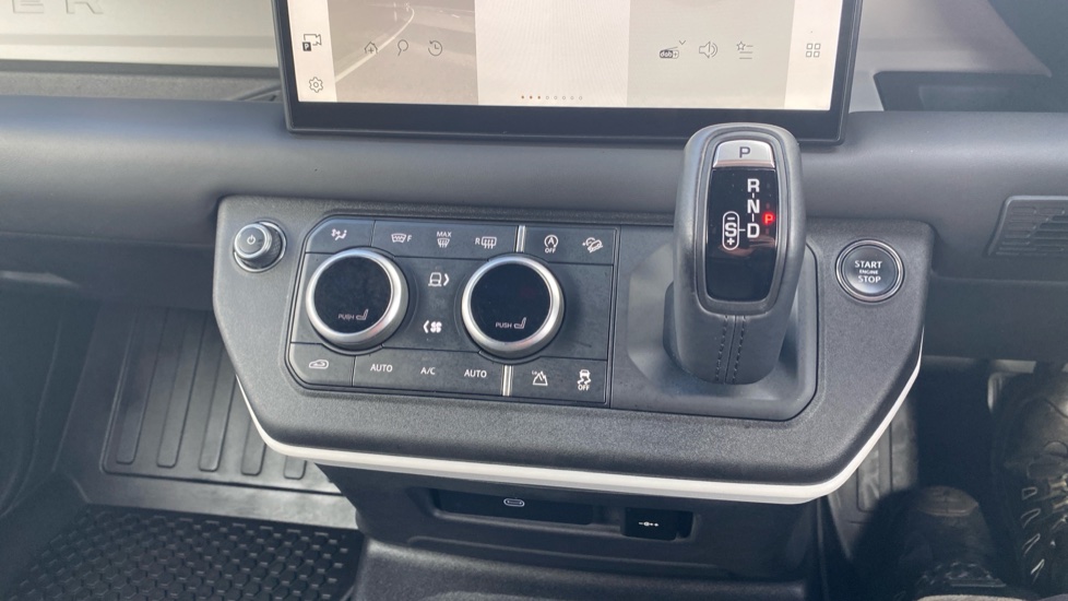 Land Rover Defender 90 Diesel 3.0 D250 Hard Top X-Dynamic HSE Auto [3 Seat] - Image 45