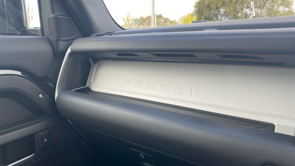 Land Rover Defender 90 Diesel 3.0 D250 Hard Top X-Dynamic HSE Auto [3 Seat] - Image 47
