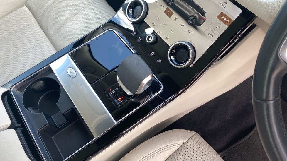 Land Rover Range Rover Velar 2.0 P400e SE 5dr Auto Estate - Image 13