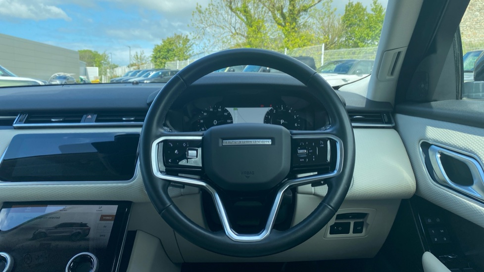 Land Rover Range Rover Velar 2.0 P400e SE 5dr Auto Estate - Image 15