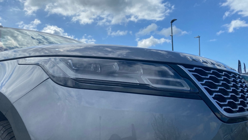 Land Rover Range Rover Velar 2.0 P400e SE 5dr Auto Estate - Image 17