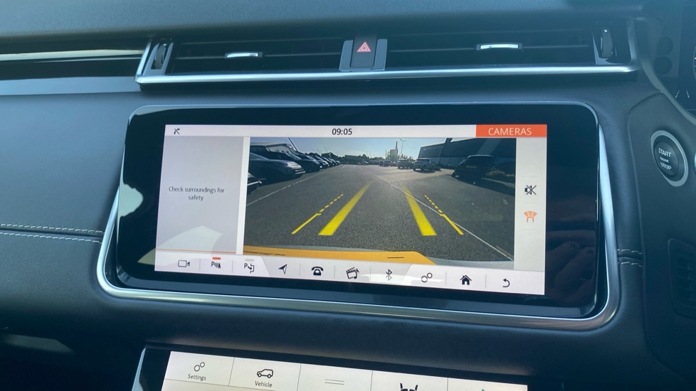 Land Rover Range Rover Velar 3.0 D300 R-Dynamic HSE 5dr Auto Diesel Estate - Image 12