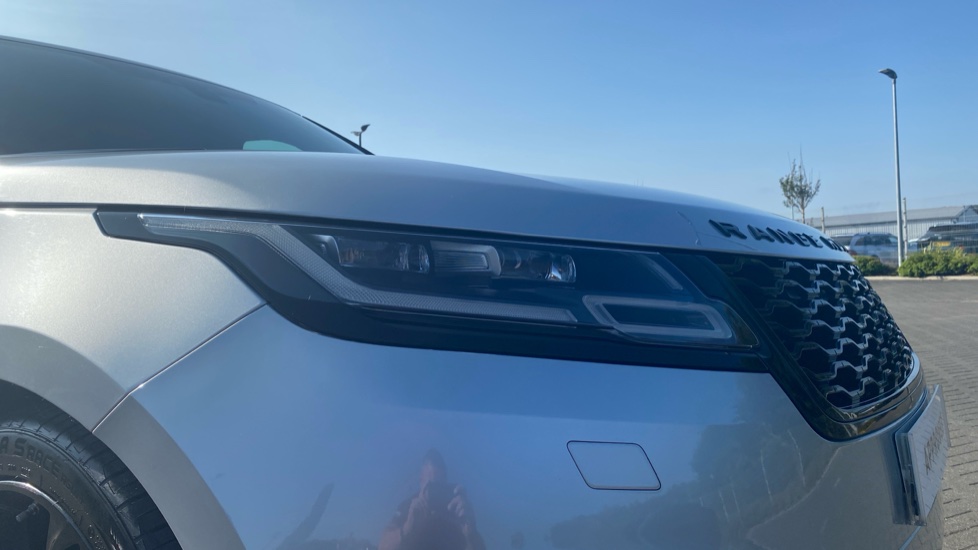 Land Rover Range Rover Velar 3.0 D300 R-Dynamic HSE 5dr Auto Diesel Estate - Image 17