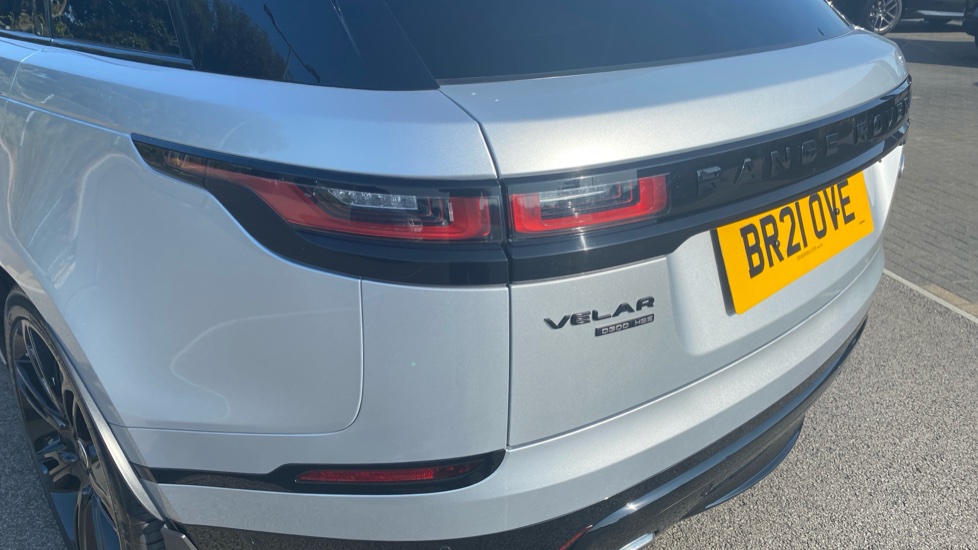 Land Rover Range Rover Velar 3.0 D300 R-Dynamic HSE 5dr Auto Diesel Estate - Image 19