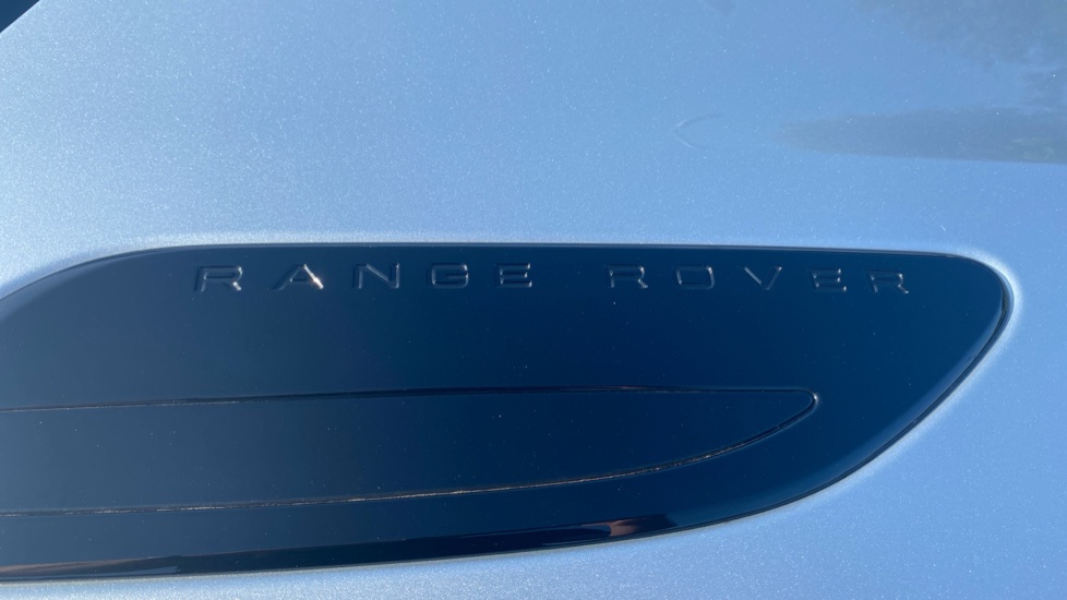 Land Rover Range Rover Velar 3.0 D300 R-Dynamic HSE 5dr Auto Diesel Estate - Image 31
