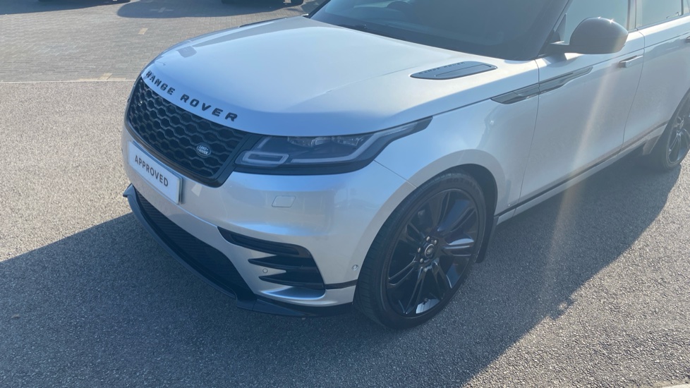Land Rover Range Rover Velar 3.0 D300 R-Dynamic HSE 5dr Auto Diesel Estate - Image 32