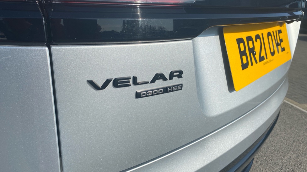 Land Rover Range Rover Velar 3.0 D300 R-Dynamic HSE 5dr Auto Diesel Estate - Image 34