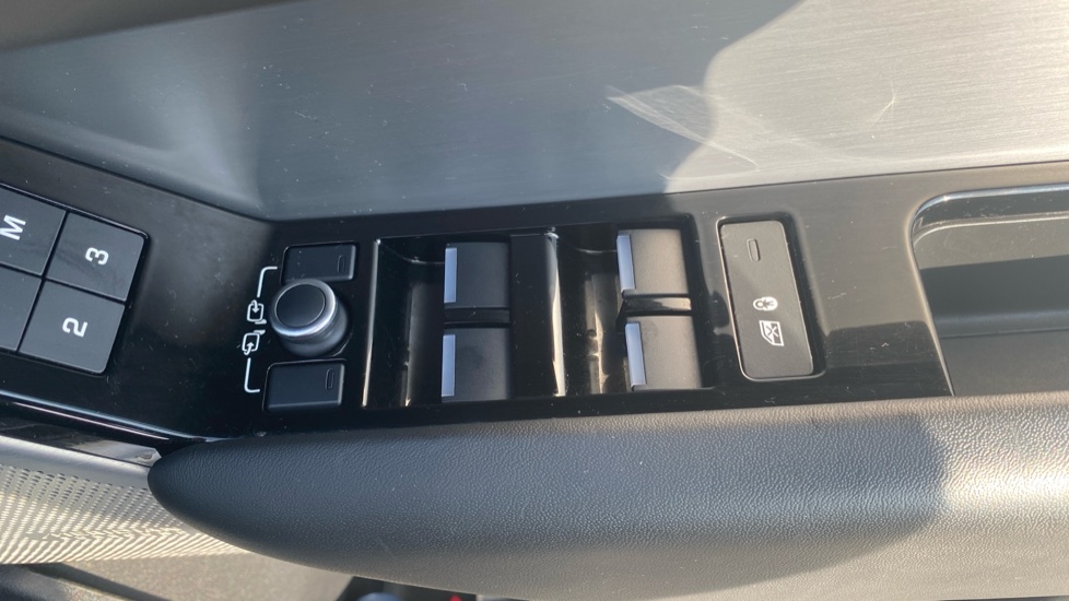 Land Rover Range Rover Velar 3.0 D300 R-Dynamic HSE 5dr Auto Diesel Estate - Image 48
