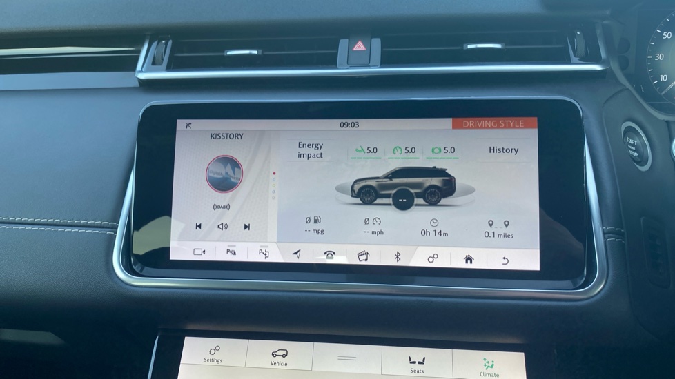 Land Rover Range Rover Velar 3.0 D300 R-Dynamic HSE 5dr Auto Diesel Estate - Image 64