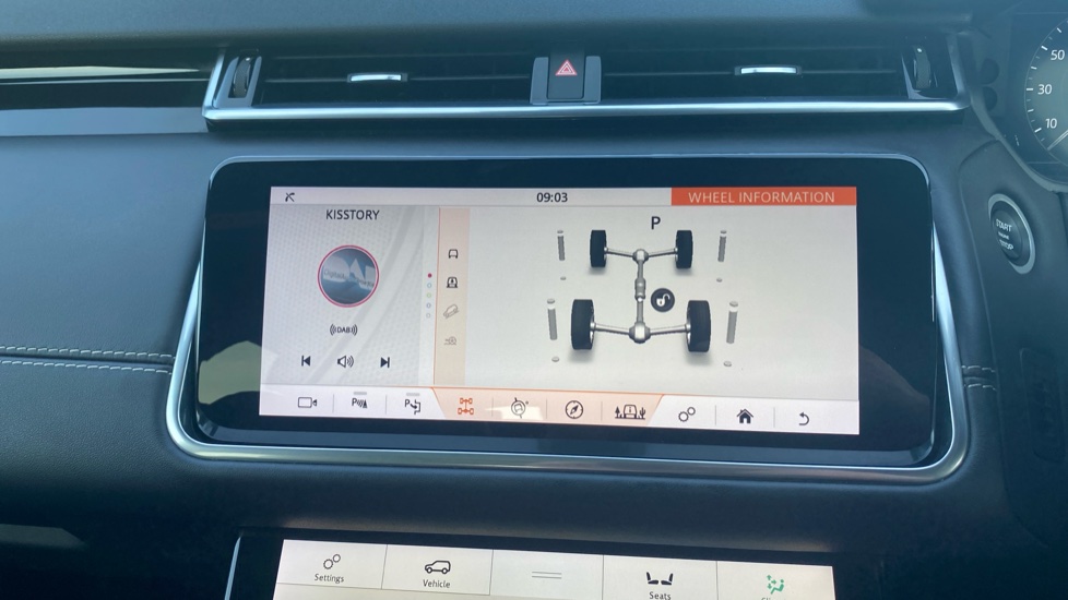 Land Rover Range Rover Velar 3.0 D300 R-Dynamic HSE 5dr Auto Diesel Estate - Image 65