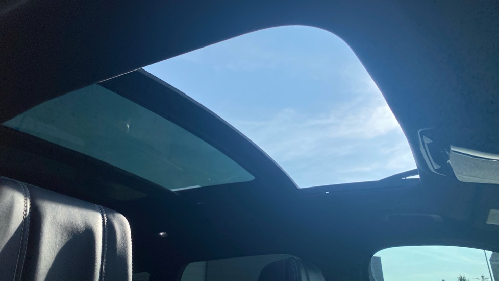 Land Rover Range Rover Velar 3.0 D300 R-Dynamic HSE 5dr Auto Diesel Estate - Image 76