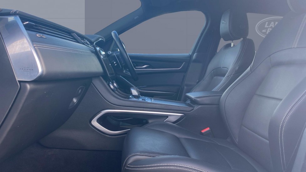 Jaguar F-Pace 2.0 D200 R-Dynamic Black 5dr Auto AWD Diesel Estate - Image 3