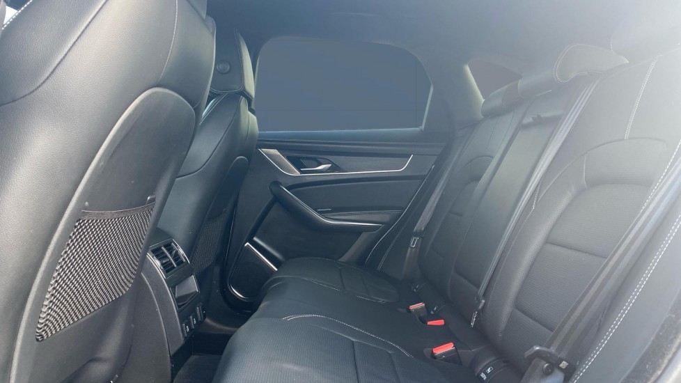 Jaguar F-Pace 2.0 D200 R-Dynamic Black 5dr Auto AWD Diesel Estate - Image 4