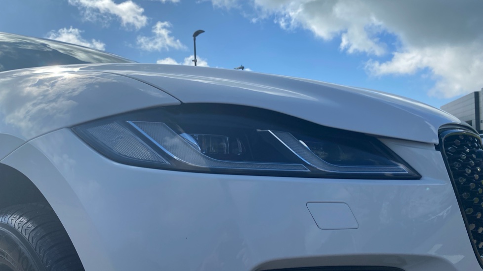 Jaguar F-Pace 2.0 D200 R-Dynamic Black 5dr Auto AWD Diesel Estate - Image 17